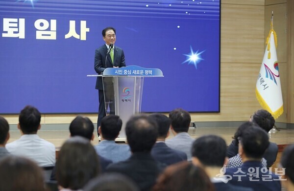 정장선 평택시장이 퇴임식에서 퇴임사를 하고 있다. (사진=평택시)