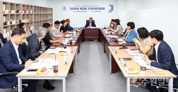 경기신용보증재단이 25일 신규 고객자문위원 사업장인 ㈜대성산업에서 ‘2026년 제2회 고객자문위원회’를 갖고 있다. (사진=경기신보)