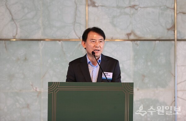 최현덕 남양주시장 당선인이 ‘민선 9기 지방선거 당선자 사회연대경제 정책간담회’에서 인사말을 하고 있다. (사진=최현덕 남양주시장 당선인)