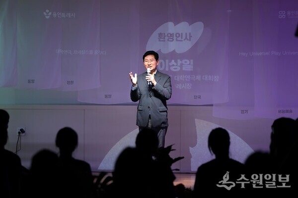 제3회 대한민국 대학연극제 개막식에서 이상일 시장이 대회사를 하고 있다. (사진=화성시)
