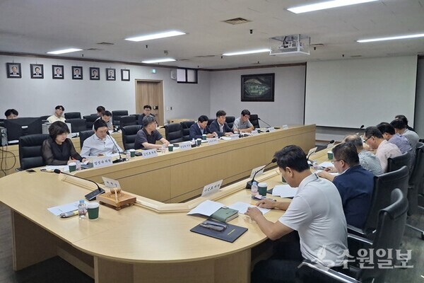 구리농수산물공사가 '구리농수산물도매시장 개장일 탄력적 운영을 위한 상생협력위원회를 갖고 있다. (사진=구리농수산물공사)
