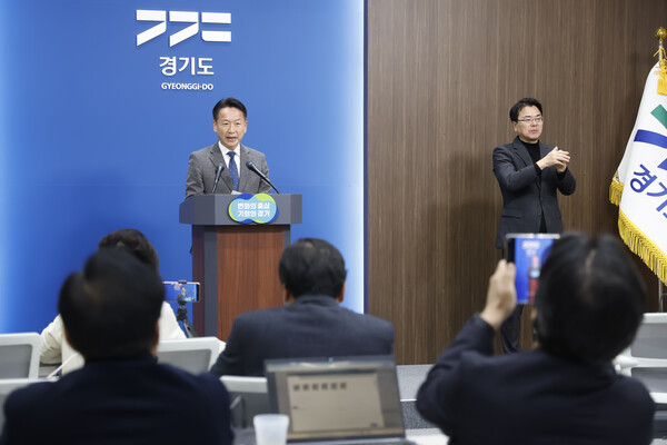 고영인 전 민선 8기 경제부지사가 지난해 11월 '2026년 복지예산 관련' 기자회견을 하고 있다. (경기도 제공)