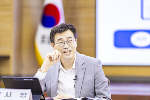 최원용 평택시장이 민원인 중심의 조직개편을 단행한다 (평택시 제공)