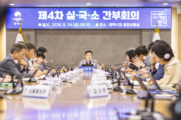 최원용 평택시장이 14일 간부회의에서 ‘30분 생활권’ 실현을 위한 대중교통 혁신계획을 발표했다 (평택시 제공)