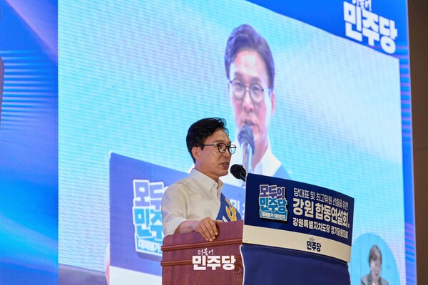 김민석 당대표 후보가 8월 9일 강원도합동연설회에서 연설하고 있다 (더불어민주당 제공)