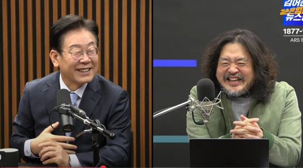 이재명 대통령과 유투버 김어준 씨  (유투브 '김어준의 겸손은 힘들다 뉴스공장')