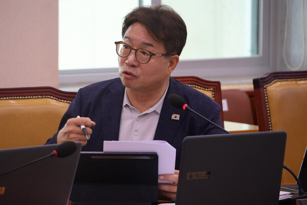 염태영 국회의원이 국회 국토교통위원회에서 발언하고 있다 (염태영의원 제공)