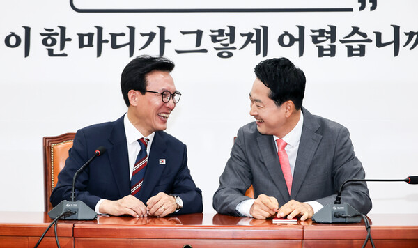 김민석 더불어민주당 대표와 장동혁 국민의힘 대표 (연합뉴스)