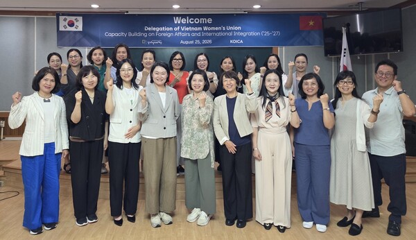 베트남 여성연맹 외교 및 국제통합 역량강화 초청연수단이 25일 경기도기술학교를 찾았다 (경기도 제공)