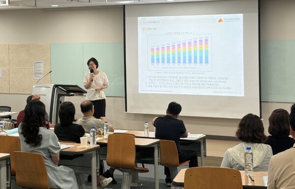 화성특례시가 28일 YBM연수원에서 29개 읍·면·동장을 대상으로 사회복지 역량 강화 교육을 진행했다 (화성시 제공)