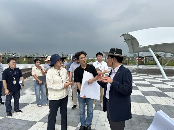 윤성진 화성특례시 제1부시장을 비롯, 관계 공무원과 유관기관 관계자가 축제장 안전관리와 운영 준비 상황을 점검했다 (화성시 제공)