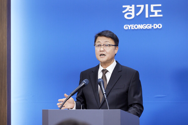 주형철 경제부지사가 31일 경기도 재정위기 극복방안을 발표하고 있다 (경기도 제공)