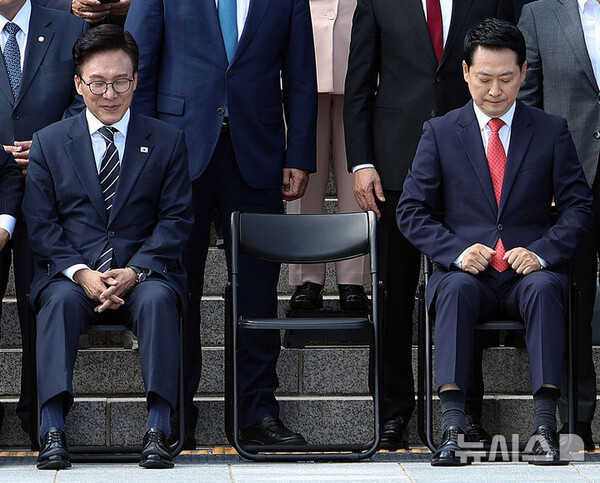 김민석 더불어민주당 대표와 장동혁 국민의힘 대표 (뉴시스)