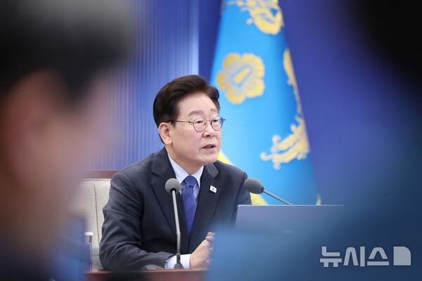 이재명 대통령이 11일 청와대에서 열린 수석보좌관회의에서 발언하고 있다. (뉴시스)