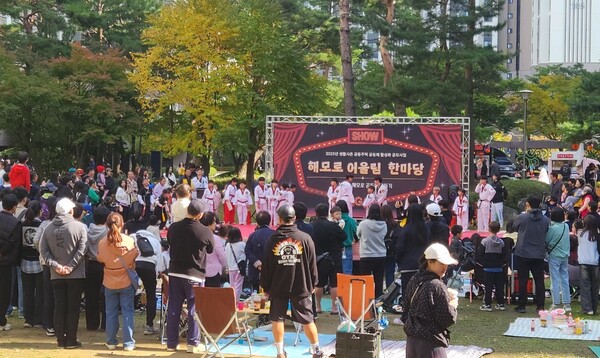 2025년 생활사촌에 참여한 해모로이연아파트 ‘한울타리’ 모임이 주최한 단지 내 추석 행사 전경 (광명시 제공)