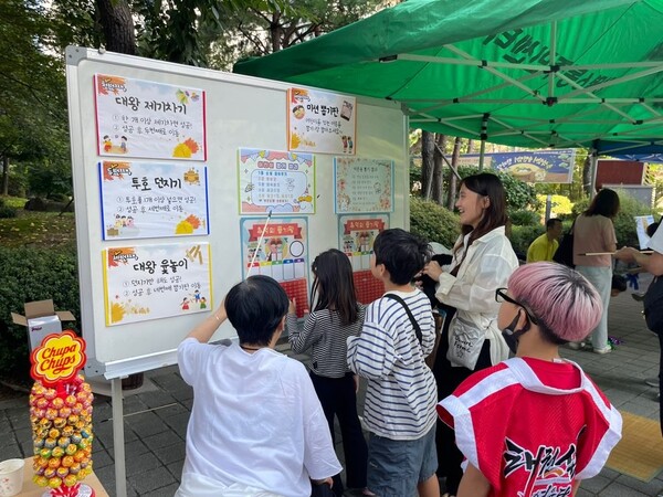 생활사촌에 참여한 해모로이연아파트 ‘한울타리’ 모임이 지난해 개최한 단지 내 추석 행사 (광명시 제공)