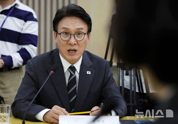 김민석 더불어민주당 대표가 21일 경기 의정부시 경기도청 북부청사에서 열린 2026 더불어민주당 경기 예산정책협의회에서 발언하고 있다. (뉴시스)
