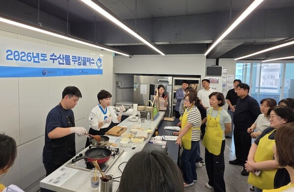 수원교육지원청은 22일 관내 학교 및 유치원 영양교사·영양사를 대상으로 ‘2026년 수산물 쿠킹클래스’를 실시했다. 수원교육지원청 제공
