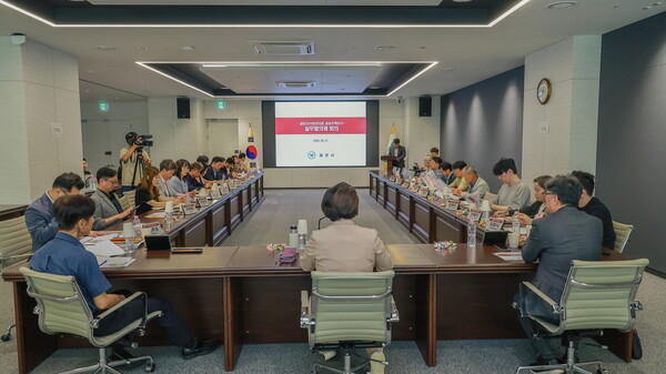과천시는 21일 과천지식정보타운 공공주택지구의 성공적인 준공을 위한 실무협의체 회의를 개최했다. 과천시 제공